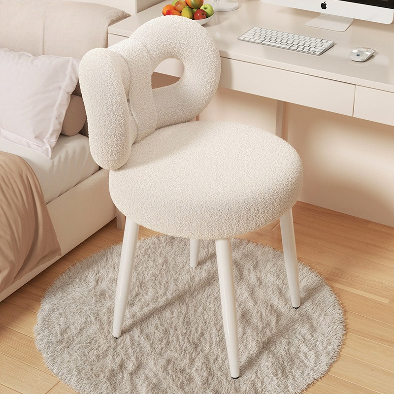 Nowe krzesło do toaletki w sty – Furniture Lighting & Decor Magazine recenzja i cena